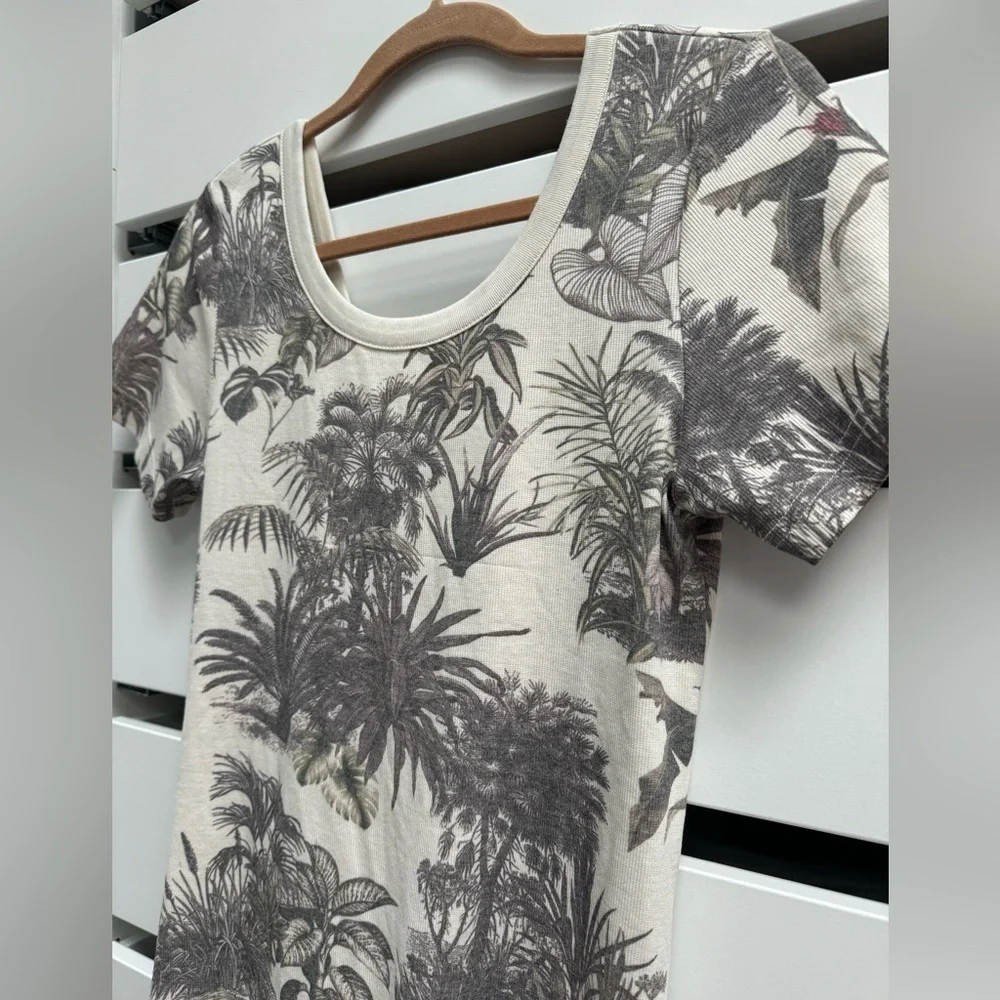 CHASER Tropical Recycled Vintage Print Ruched V Back T Shirt Size M NWOT - Picture 5 of 9